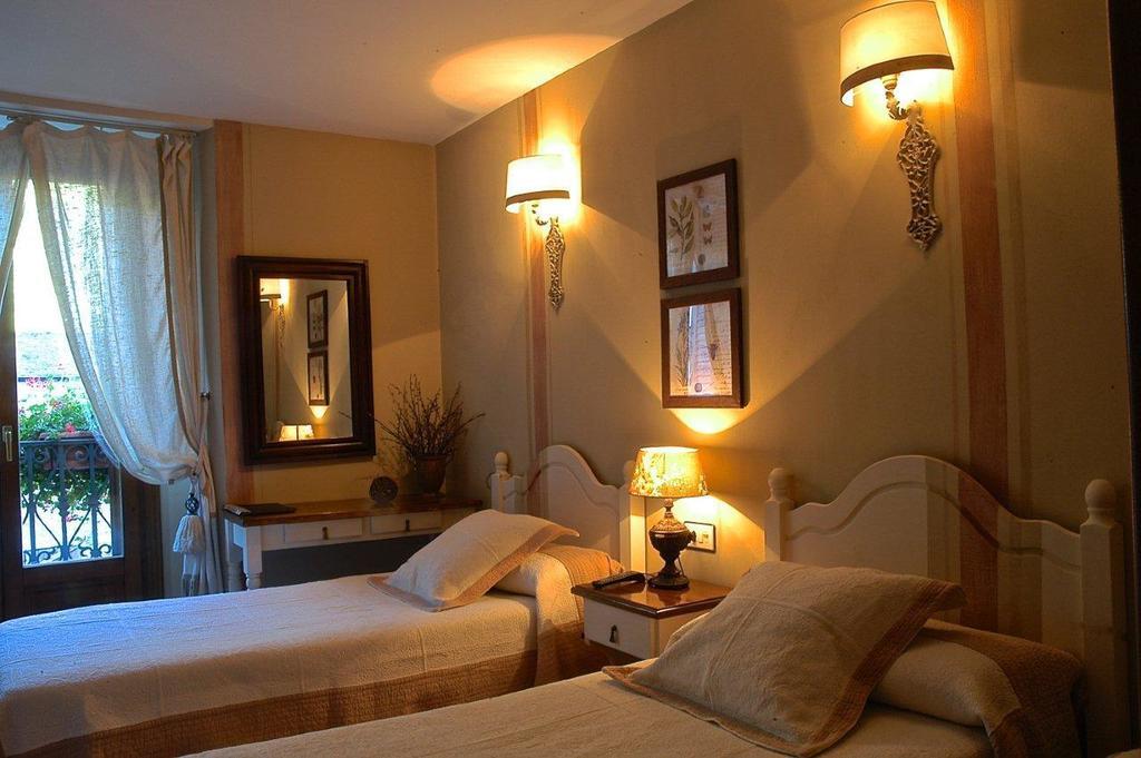 Hotel Casa Frauca Sarvisé الغرفة الصورة