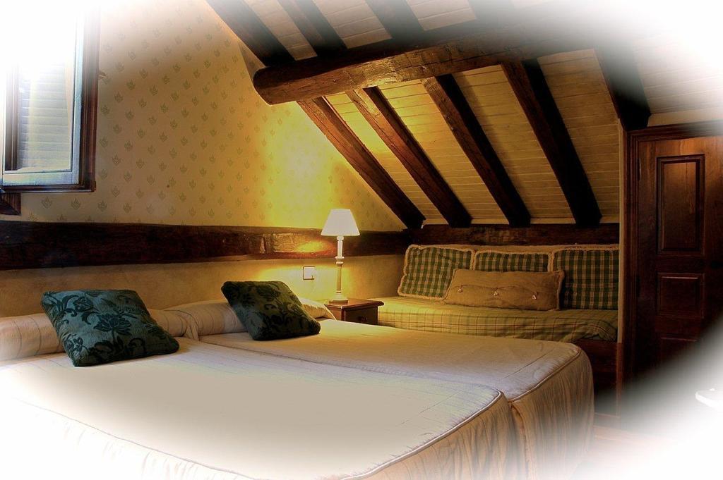 Hotel Casa Frauca Sarvisé الغرفة الصورة