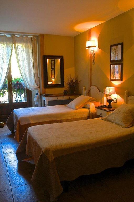 Hotel Casa Frauca Sarvisé الغرفة الصورة